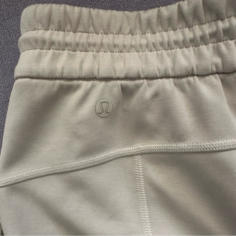 🩷 Lululemon Softstreme High-Rise Short 4"  Size 4 Bone - Picture 9 of 11